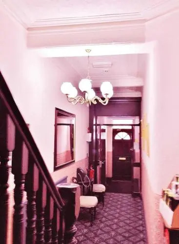 Lyndhurst Hotel