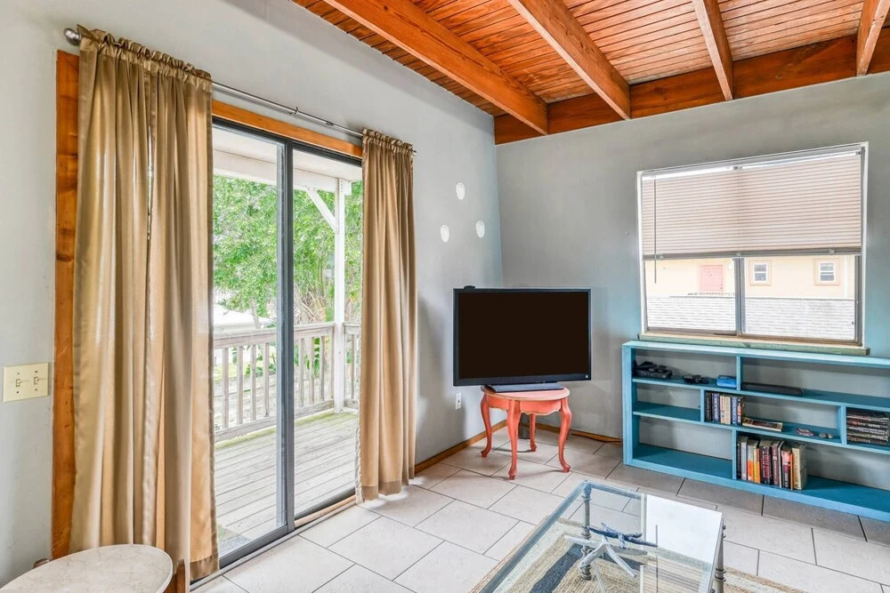 Endless Summer on B Street - Unit B
