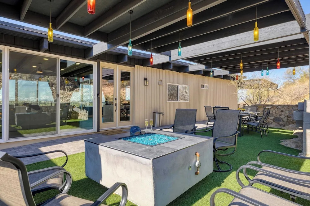 Panoramic Views, Private Pool, Patio Lounge w/ Firepit Royal Palm by Avantstay