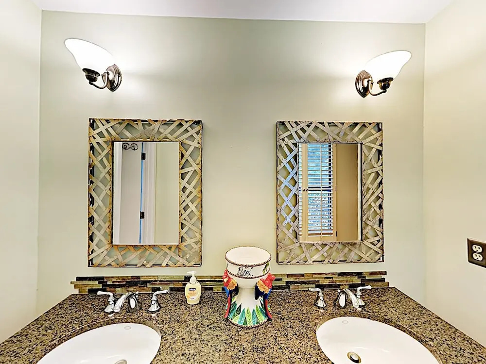 Quiet Near Beach & Charleston 3 Bedroom Home