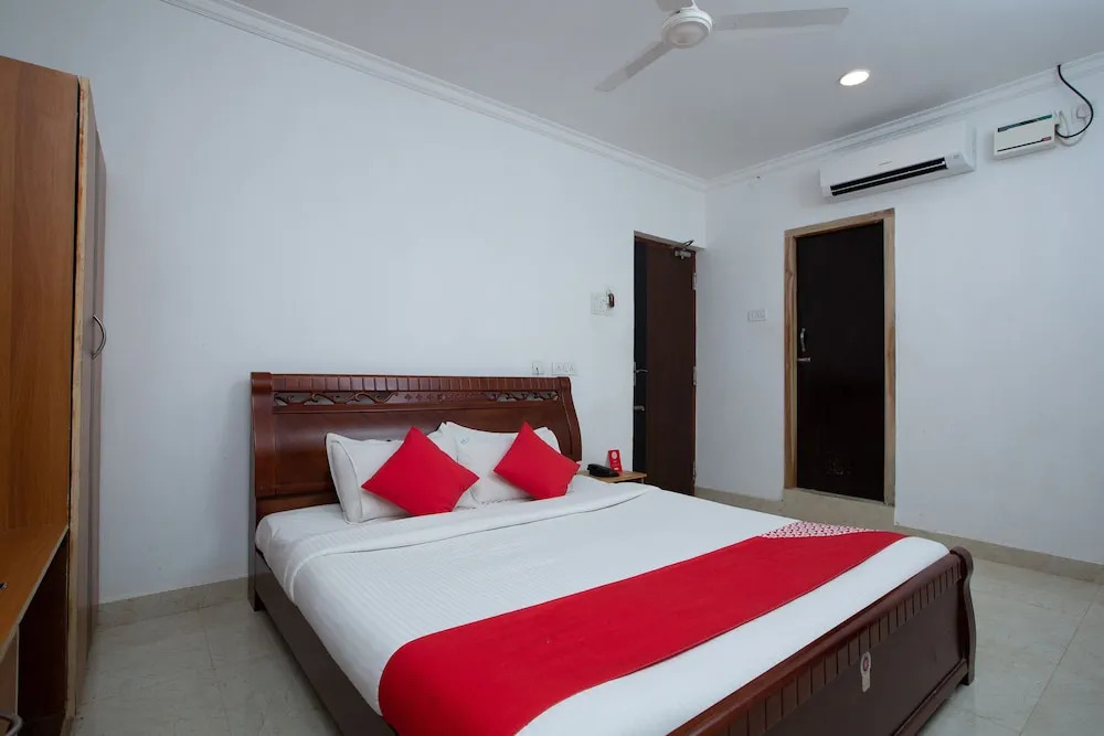 OYO 26947 The Lavish