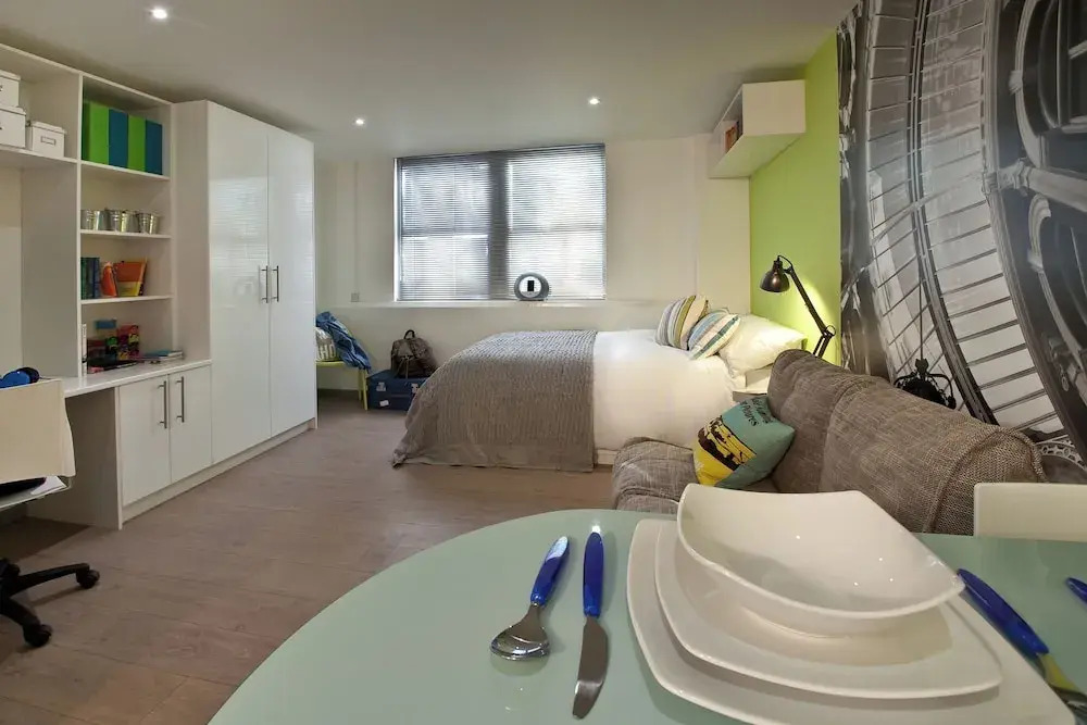 For Students Only - Summit House in Cardiff