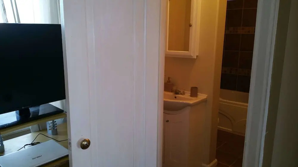 Convenient & Comfortable Manor
