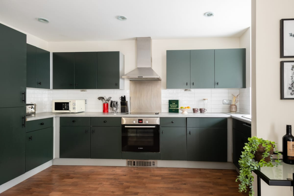 The Bow Mews - Modern & Bright 2BDR Apartment with Patio