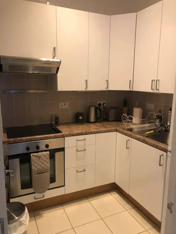 Stylish 1 Bedroom Apartment Near Leith