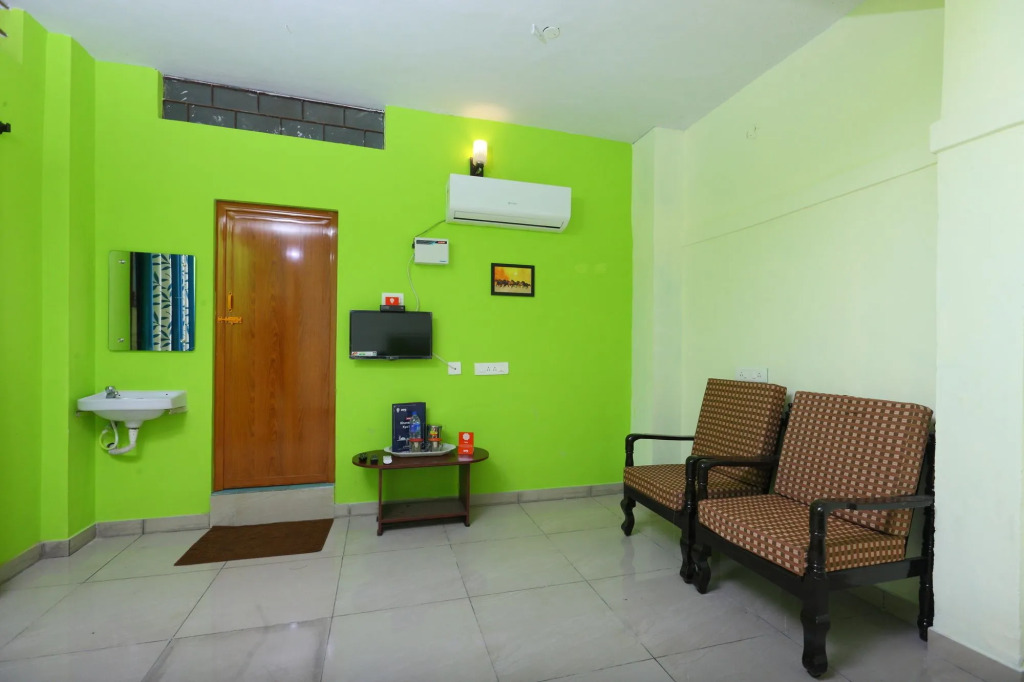 Super Hotel O Thavalakuppam Near Bus Stand