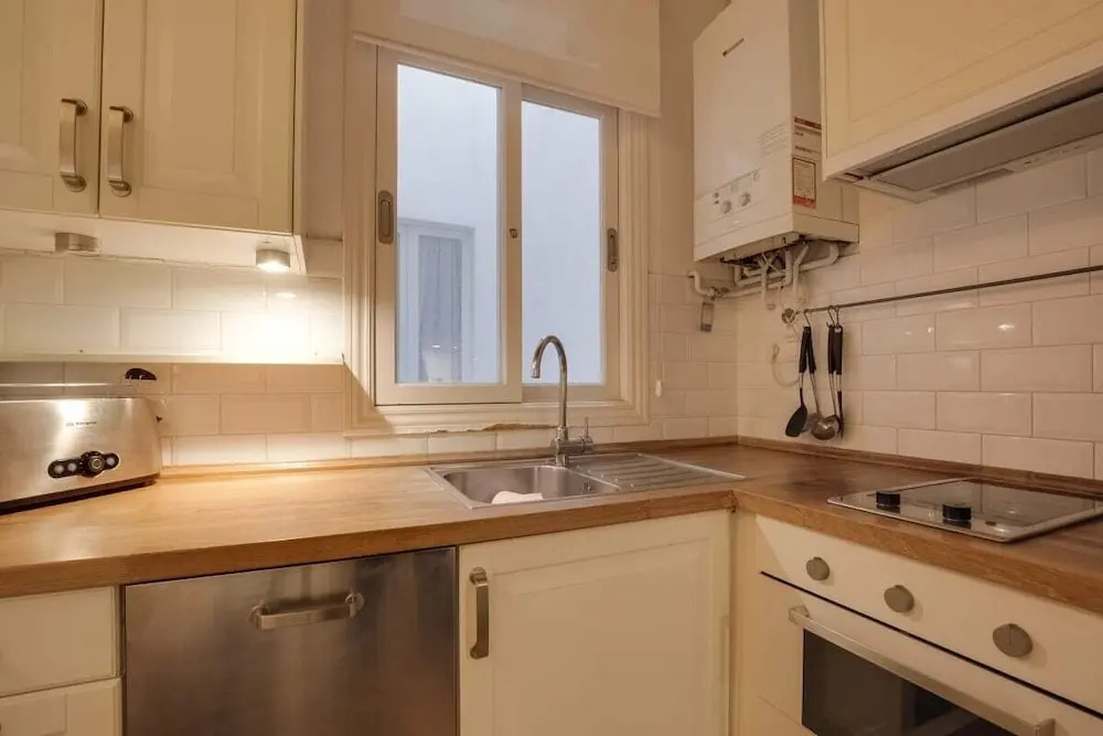 Amazing 3bdr W/balcony in Lesseps