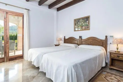 Villa El Palmeral Casa con piscina en Petra