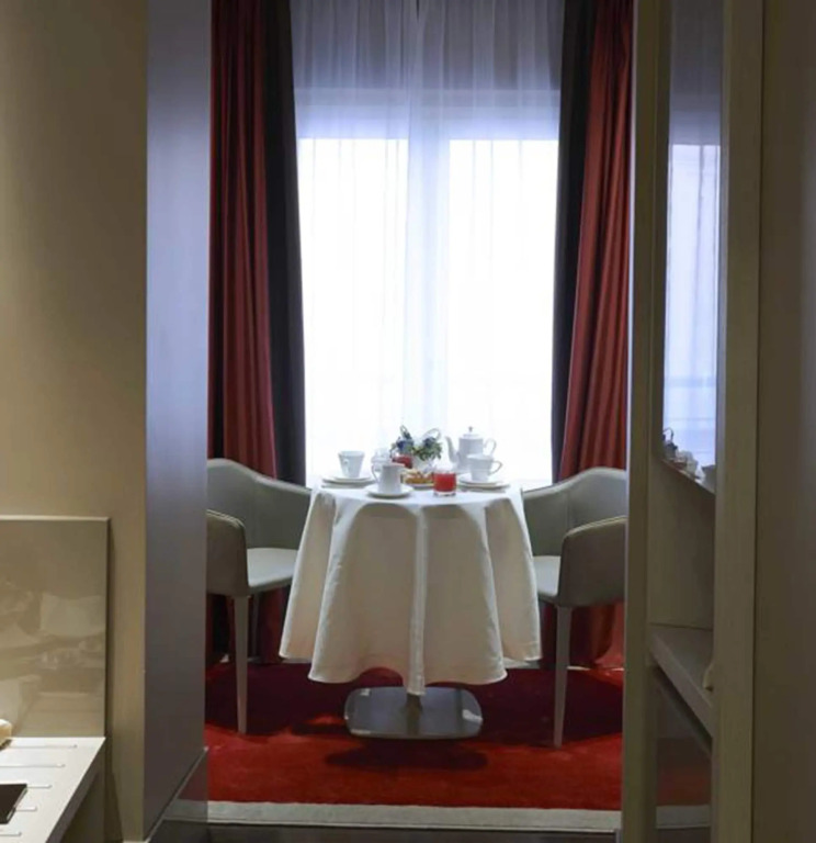 Отель Harrys Bar Trevi Hotel & Restaurant