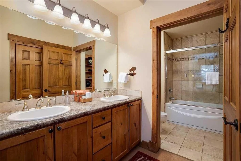 3102 Champagne Lodge, Trappeur's Crossing Apartment 2