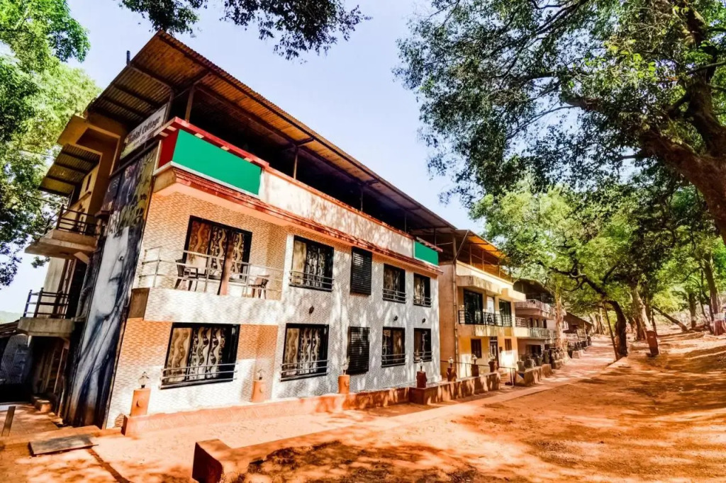 Roshan Palace