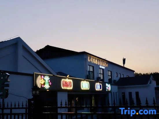 Xishe homestay by Mount Huangshan Lake