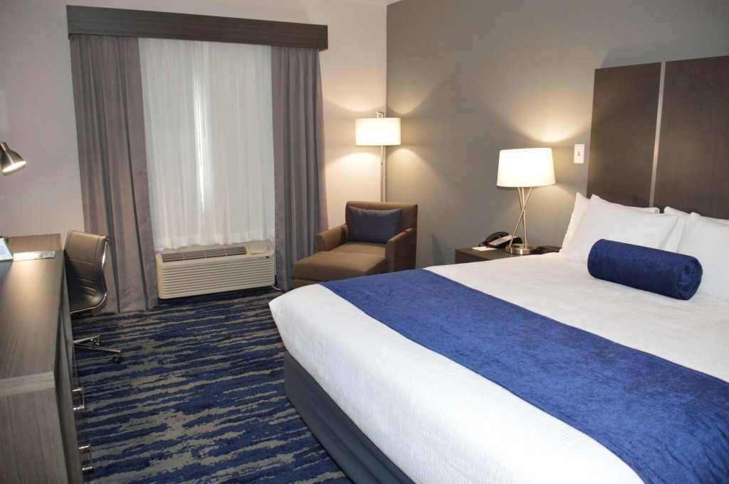 Best Western Plus Rama Inn & Suites