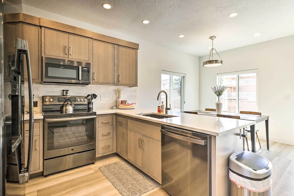Spacious St. George Townhome w/ Grill & Views!