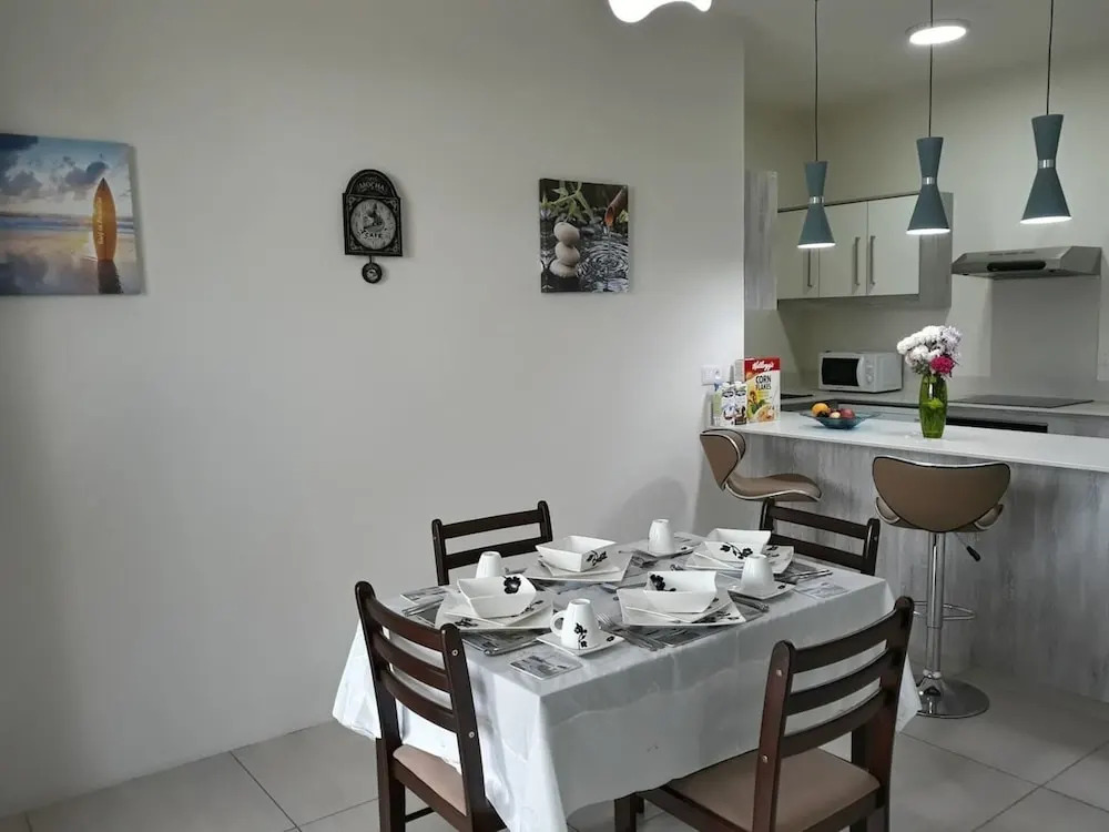 Cosy Two Bedroom Apartment With Pool and Parking