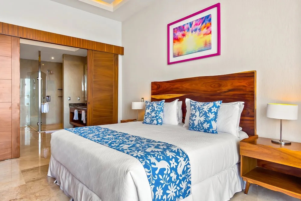4th-floor Oceanfront Condo With Balcony, Outdoor Pool, Ocean Views & AC