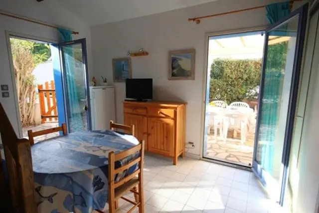 Jolie maison dangle 4 couchages dans résidence privée à 300m de la mer PORTIRAGNES PLAGE LRHP47