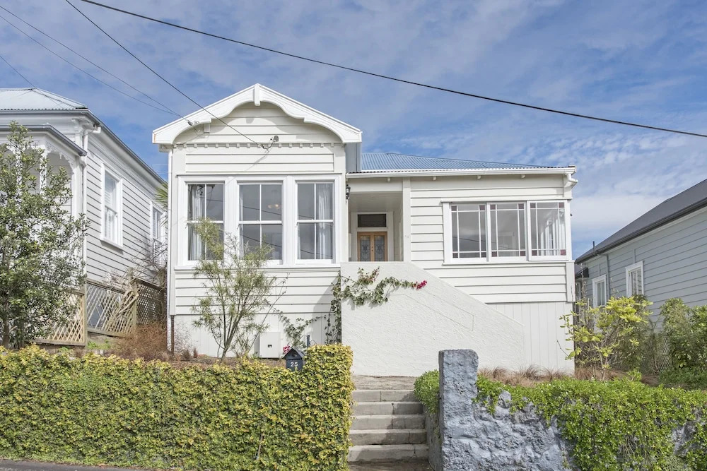 Large Spacious family home, close Devonport & Beaches
