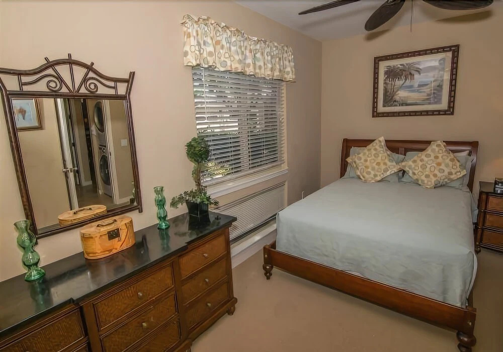Close To The Beach, Shopping And Adventures!  3 Bed  3 Bedroom Condo