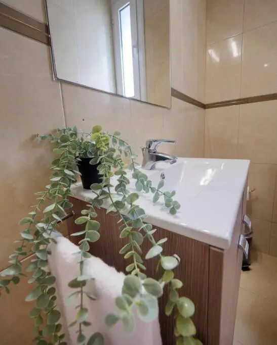GPK Bright & Stylish 4BR - Central with Free Parking
