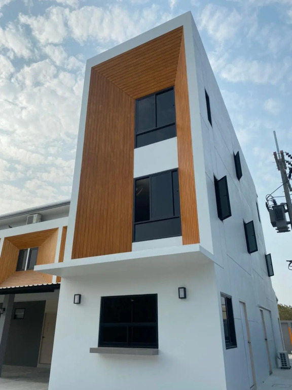 Nunglenkunmai Hotel (SHA Certified)