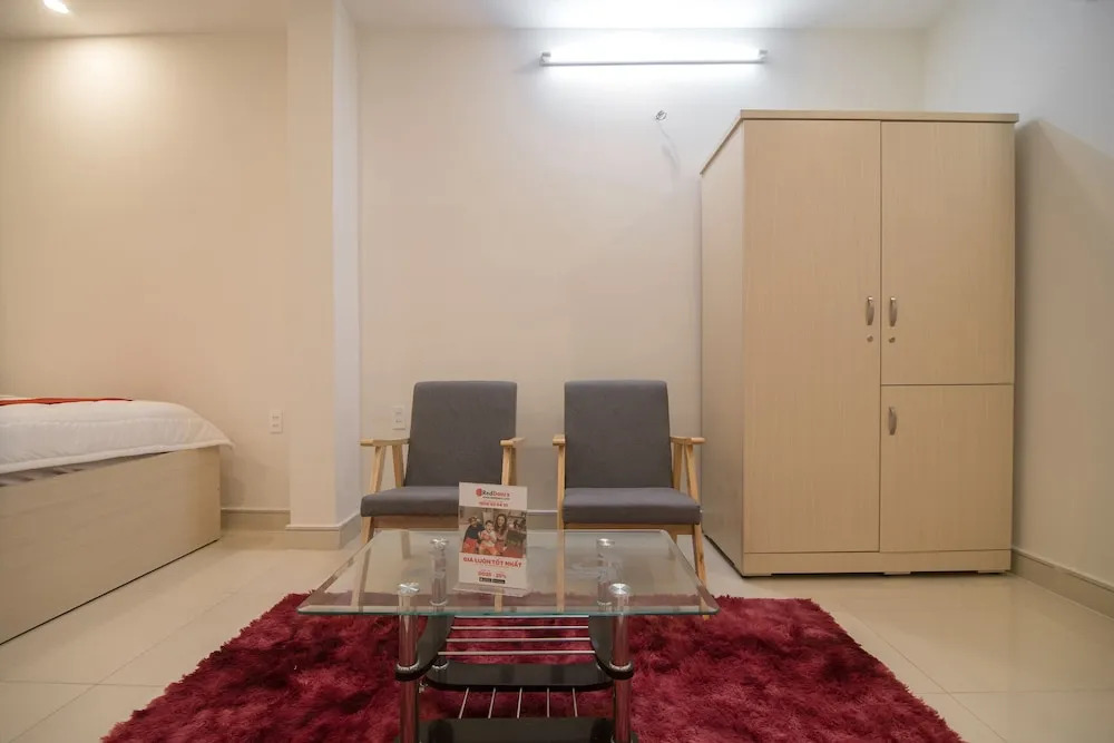 Reddoorz Plus near Big C Truong Chinh
