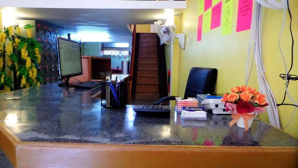 Home Hug Hostel - Adults