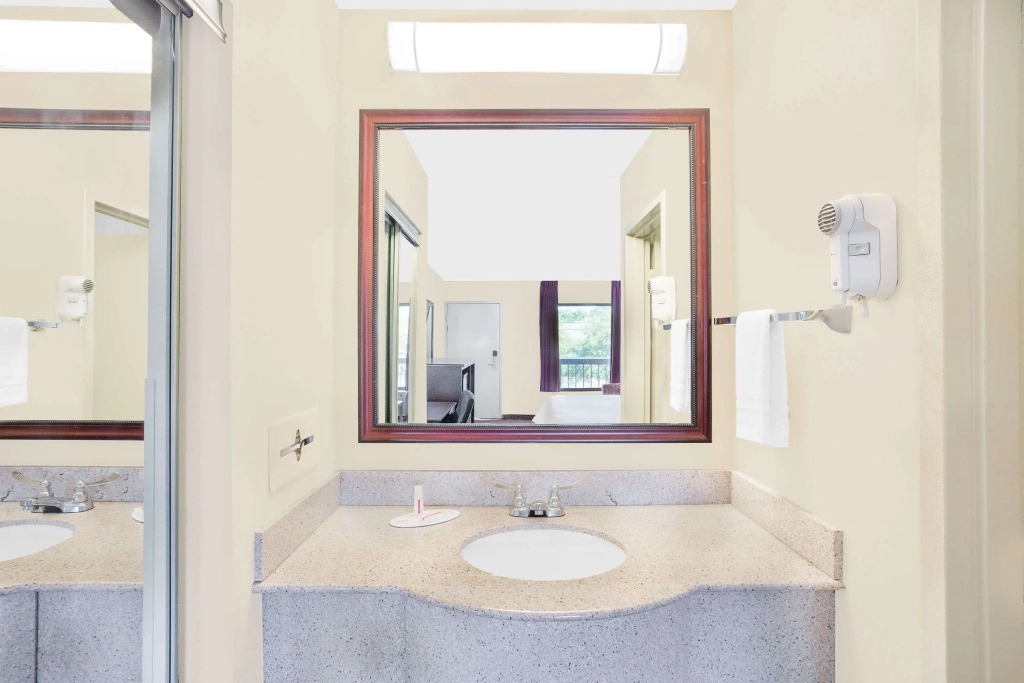 Отель Гринвилла Baymont Inn & Suites Greenville