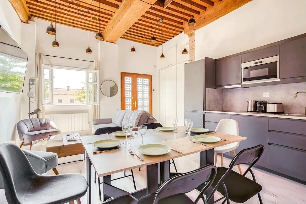 NEW - Modern 2BR Loft-style Apt - Croix-paquet