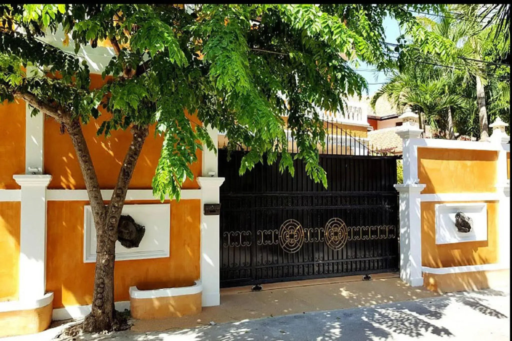 HIDELAND Luxury Pool Villa Pattaya Walking Street