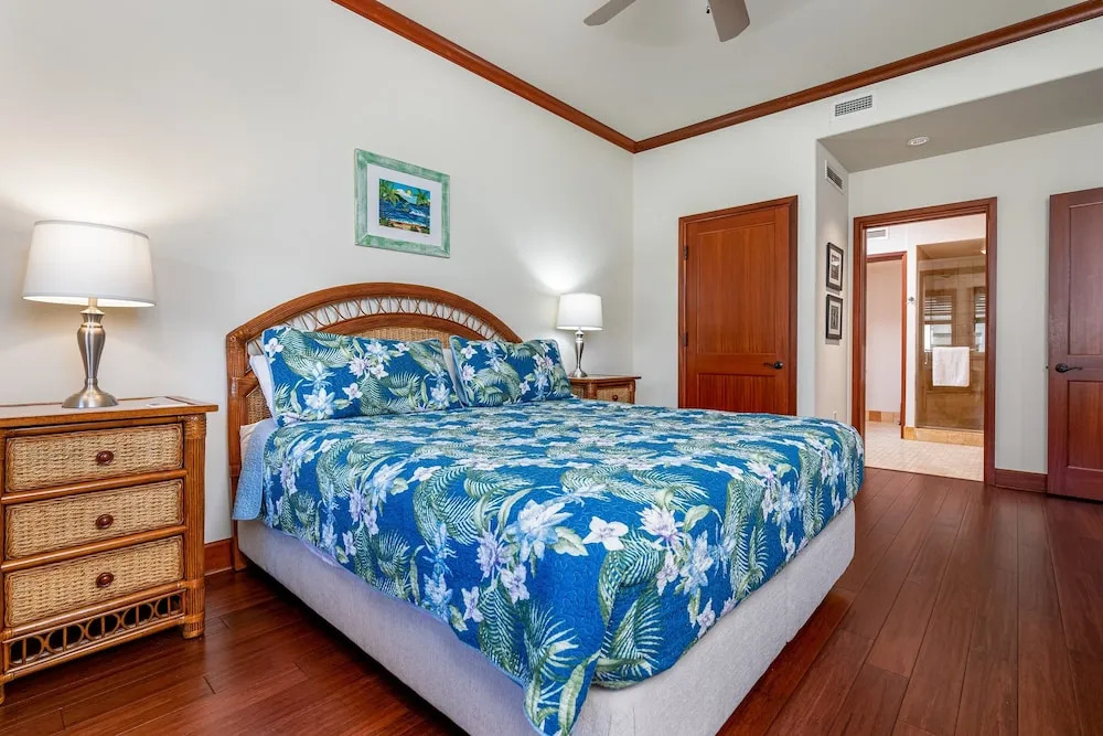 Kolea Circle #16e 2 Bedroom Condo by RedAwning