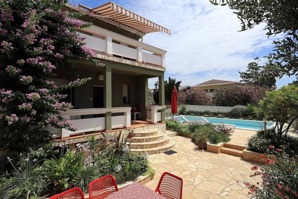 Villa Maraschino