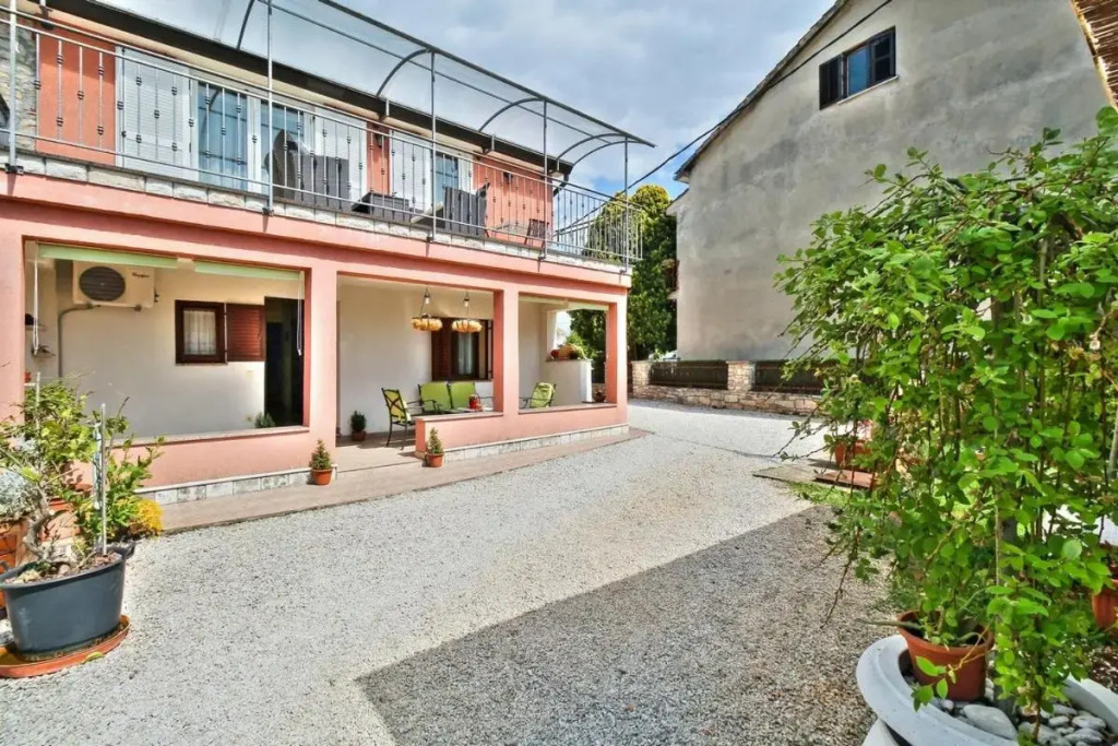 Lorena Apartments