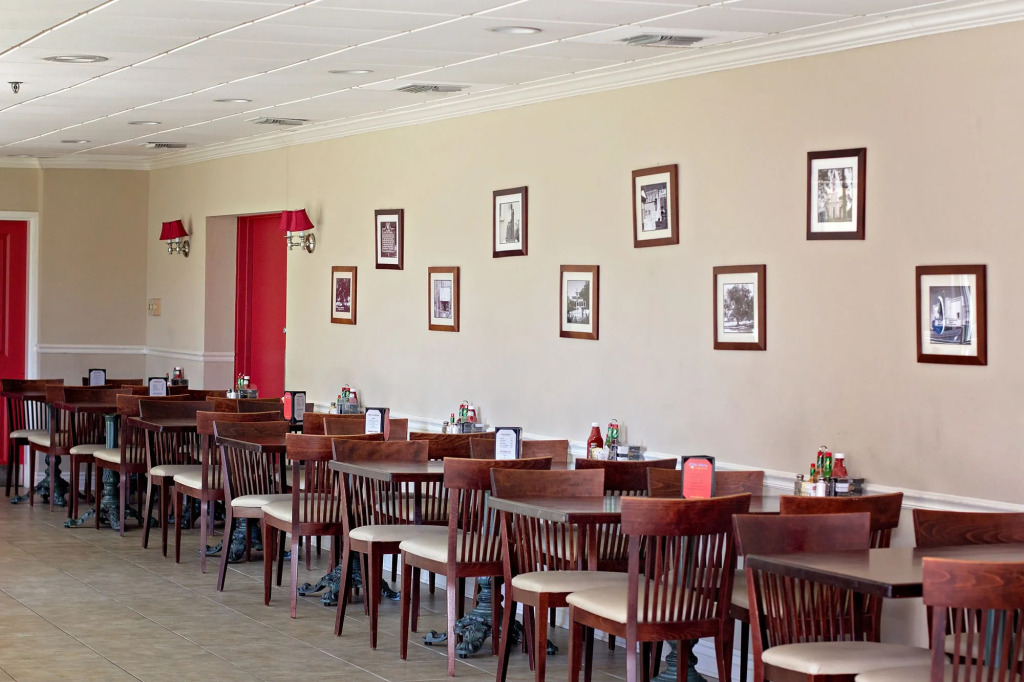 Iberia House & Suites