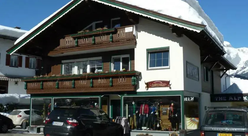 Alpking Hostel