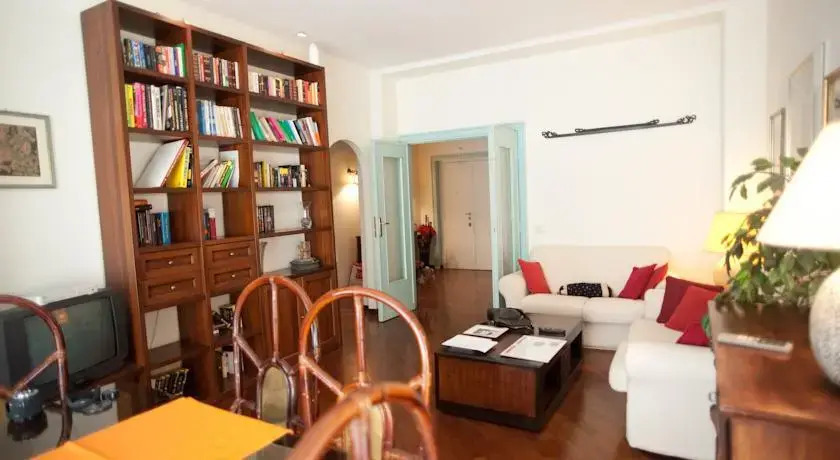Mira Holiday House
