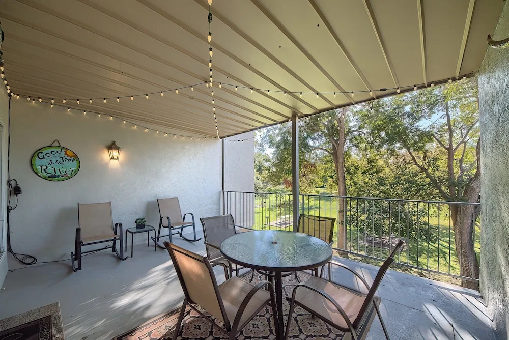 Ww I102 Restful River Retreat 2 Bedroom Condo by RedAwning