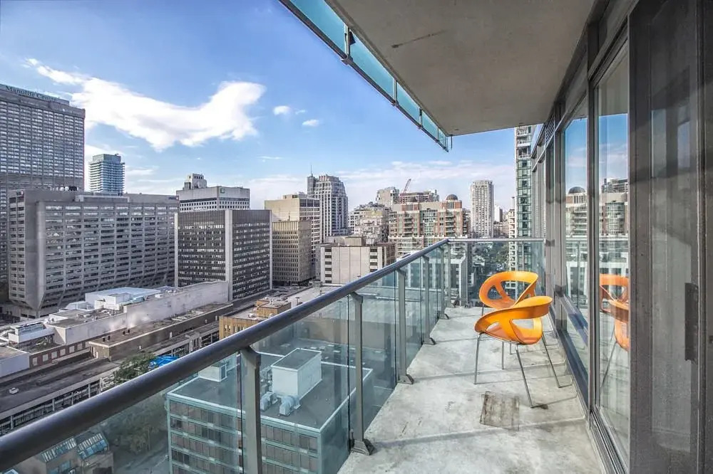 Mary-am Suites - Yorkville Furnished Apartments