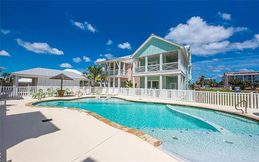 CLP804 Upscale 5 Bedroom Home, Close to Beach with Boardwalk, Community Pool