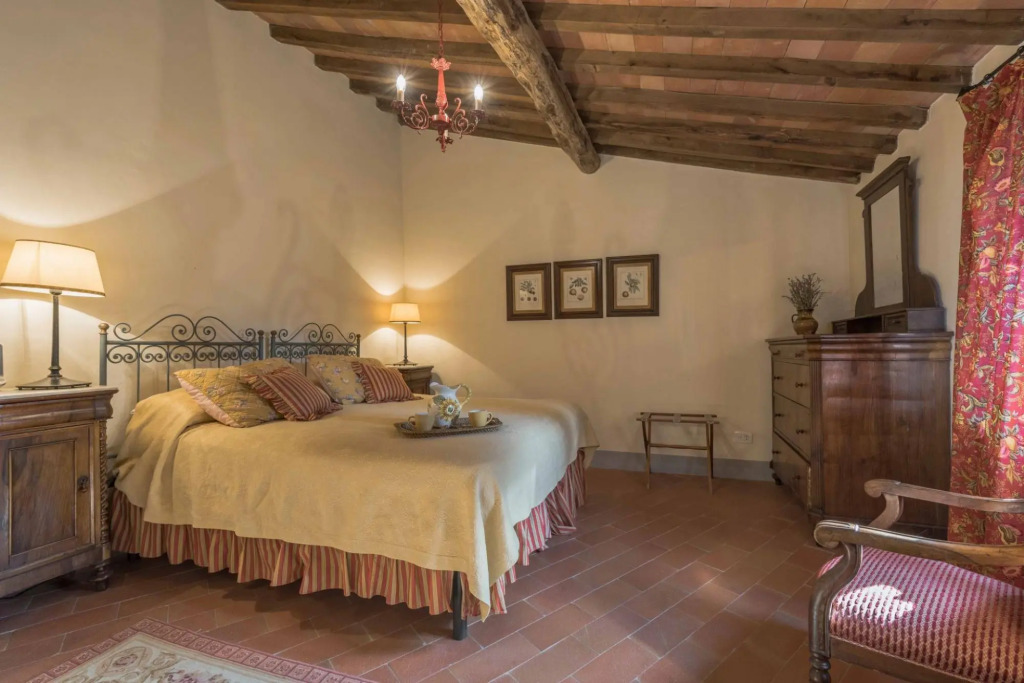 5 bedrooms villa in the Chianti region with private swimming poo, A/C and Wi-Fi-Podere Erica