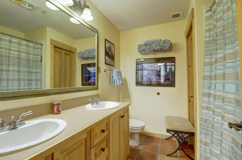 First Floor Condo, Outstanding Location - TX106 by Redawning