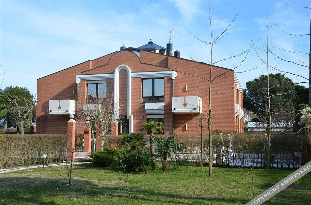 Villa Laguna Apartments