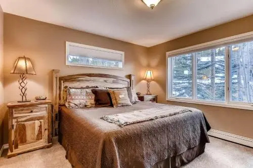 Fox Run 5 Br home by RedAwning