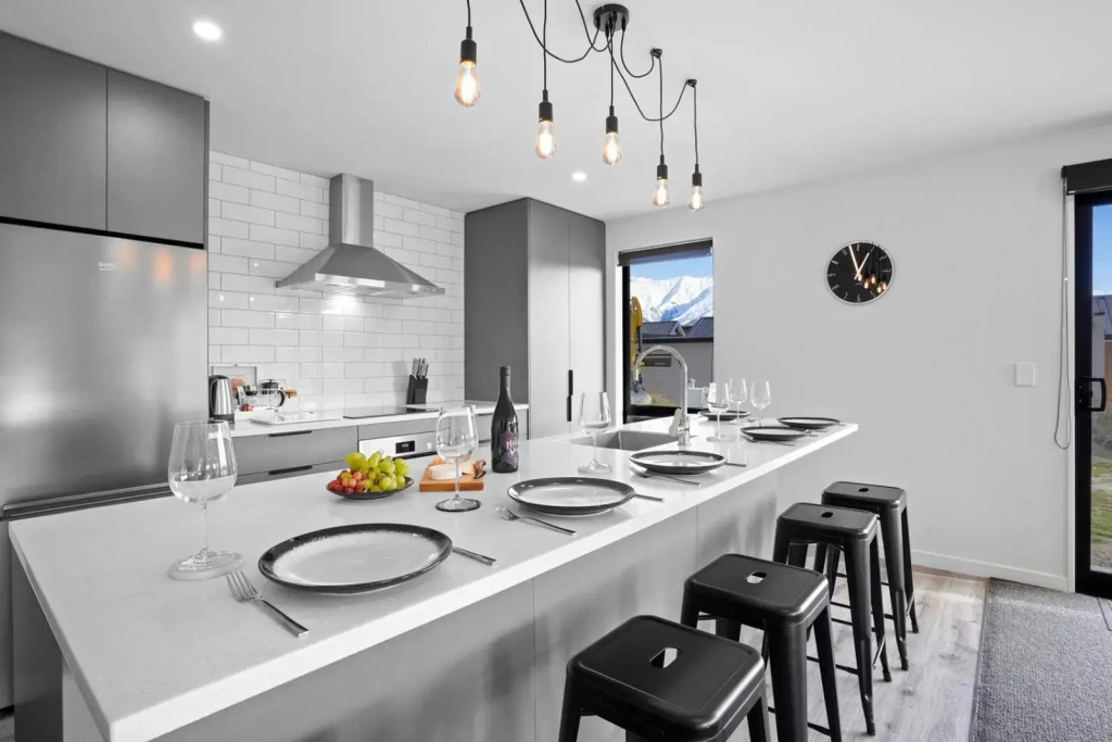 Paradise Point - Wānaka Holiday Home