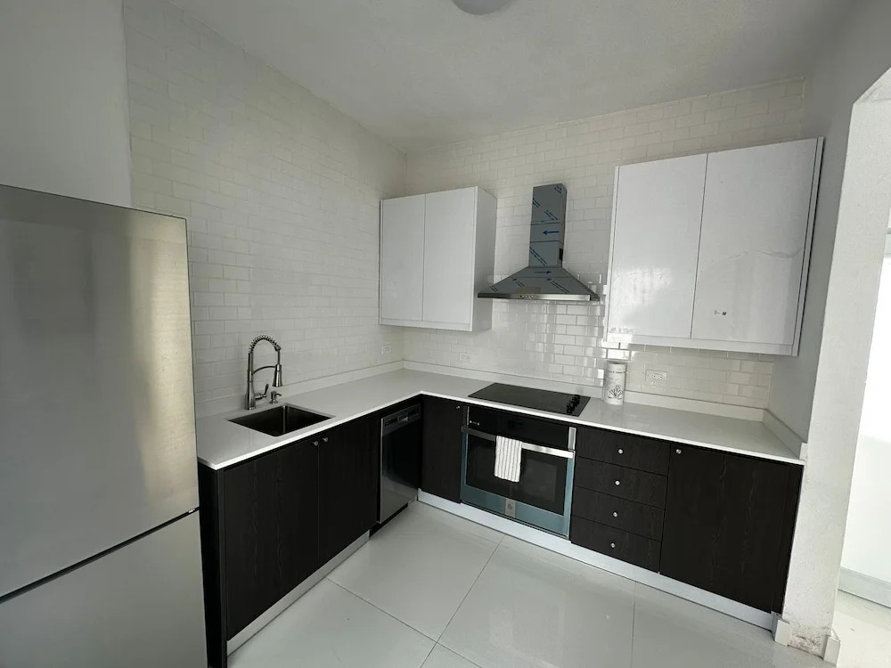 Gorgeous 1-Bedroom Beachside Suite