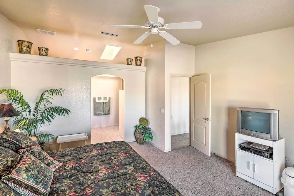 Cozy Lake Havasu House w/ Views - 1 Mi to Water!