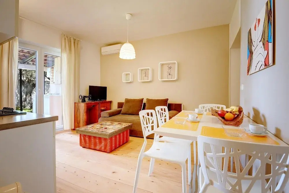 Comfortable Apartment With Private Terrace