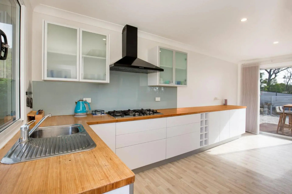 WindanSea Cottage - Pet Friendly - Ocean Glimpses