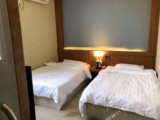 Dinghui Business Hotel (Dalian North Station)
