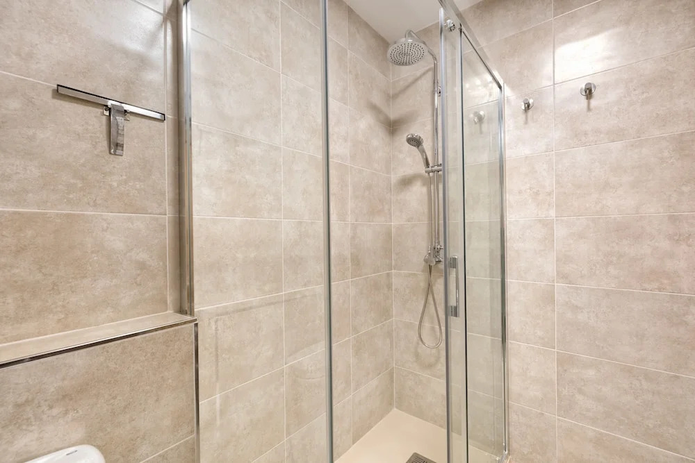 Malaga Station Apartment - Modern Apartment in Málaga Capital, 10 Mins Walk to Beach, Wifi